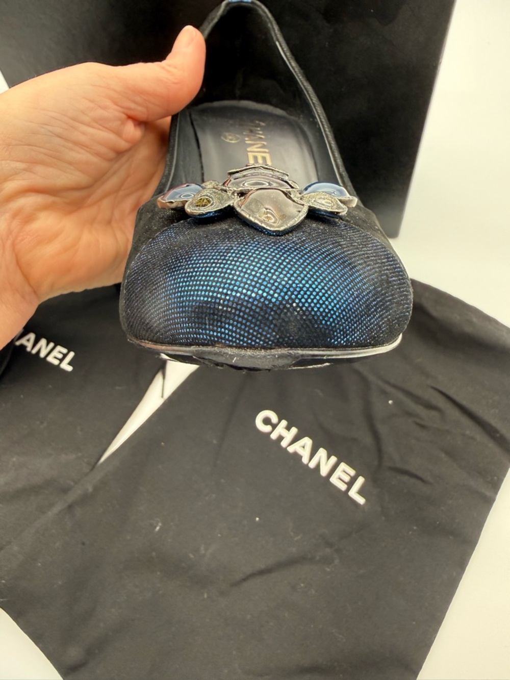Chanel 11A Black Iridescent Cap Toe CC Pump Heels Size 39.5 w/ Box - Picture 12 of 14